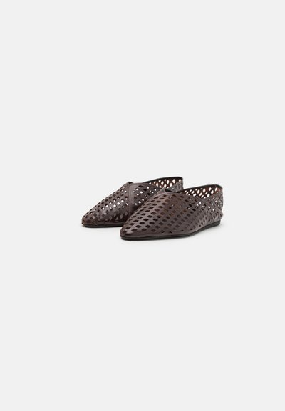 CLOSED Ballet pumps - brown