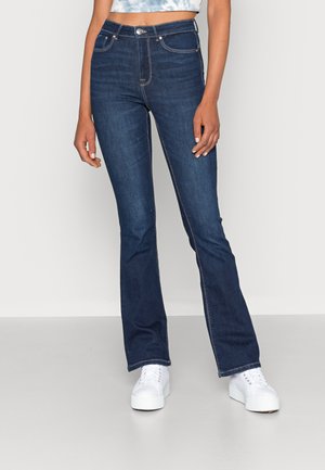 ONLY ONLWAUW LIFE FLARED RINSE - Flared jeans - dark blue denim/mörkblå ...