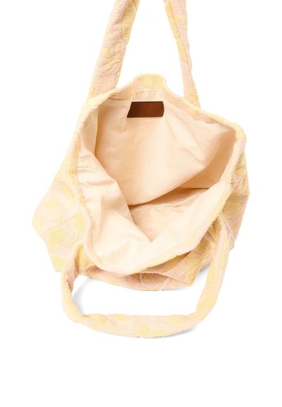 Borsa tote in tessuto morbido con motivo floreale giallo pallido, manici larghi e interno spazioso senza cerniera con una piccola etichetta del marchio in pelle.