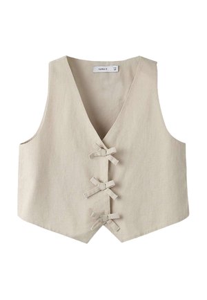 Gilet beige sans manches avec col en V et trois liens en tissu sur le devant, fabriqué en matière texturée semblable au lin.