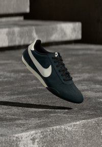Δεν επιλέχθηκε, black/sail