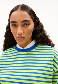 ARMEDANGELS FRANKA STRIPE - Maglietta a manica lunga - super lime dynamo blue