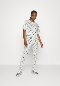 Monki Leggings - Calças - white