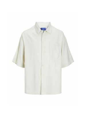 Short-sleeve button-up shirt in light cream fabric, featuring a single chest pocket, relaxed fit, and a classic collar design.