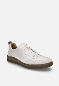 Weiße Leder-Sneaker mit hellbraunen Akzenten, runder Spitze, flacher Gummisohle und Schnürung. Mit kontrastierenden Nähten und einer Ziehschlaufe.
