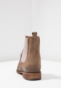 Felmini Kotníkové boty - taupe