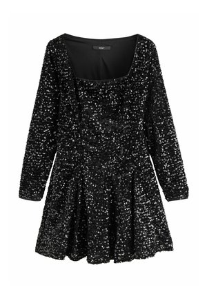 Černé dlouhé šaty s dlouhým rukávem, pokryté flitry, se čtvercovým výstřihem a rozšířenou sukni. Hladká textura, přiléhavý živůtek a vrstvený design.