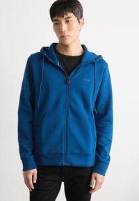 BOSS SAGGY - Tröja med dragkedja - open blue