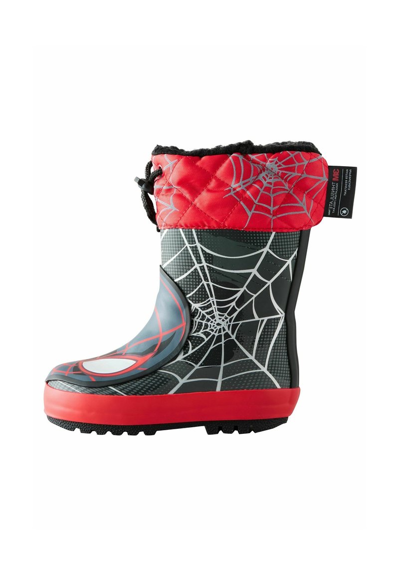 Botte de pluie noire et rouge pour enfant avec motifs de toile d'araignée et haut matelassé rouge avec fermeture à cordon.