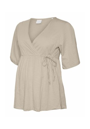 Bež üleri top lühikeste varrukatega, V-kaelusega ja seotava detailiga vööl, valmistatud pehmest, kergest kangast, millel on sile tekstuur.