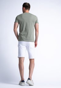 Petrol Industries Shorts vaqueros - bright white