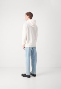 Tommy Jeans FLAG CREST HOOD - Hoodie - ancient white