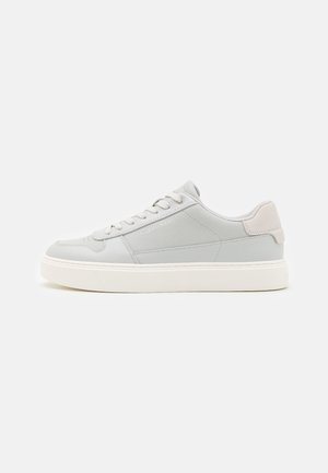 Trainers - light grey