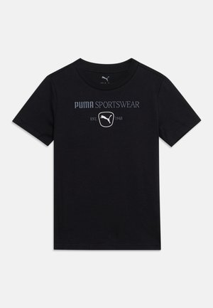 Sort t-shirt med korte ærmer og rund hals med teksten "Puma Sportswear" og Puma-logo centreret på brystet, etableret i 1948.