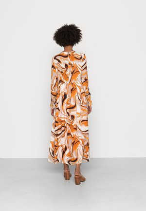 PRINTED DRESS - Μάξι φόρεμα - pumpkin