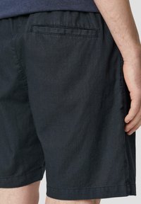 QS REGULAR - Shorts - tiefblau