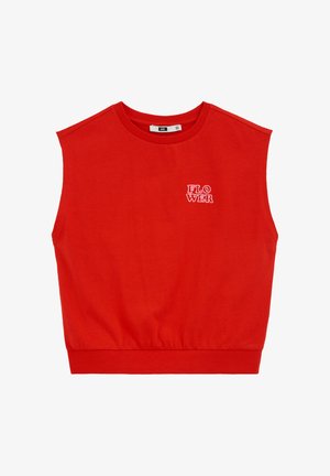 Punainen hihaton cropped-tankki, jossa pyöreä kaula-aukko ja vasemmalla rinnassa pieni valkoinen kirjailtu "FLOWER"-teksti.