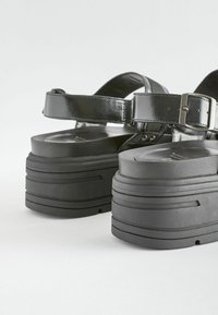 Next CHUNKY REGULAR WIDE FIT - Pleištapadžiai sandalai - black