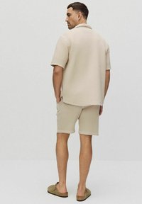 Dobber TOM STRUCTURE - Shorts - beige