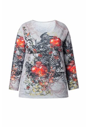 T-shirt à manches longues gris clair avec un imprimé coloré de cœurs rouges, d'ailes, de fleurs et du texte "Love Blossom".