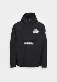 Zwarte hoodie met een kwart ritssluiting, voorzien van een voorvak. Het heeft witte en gekleurde logo-accenten op de borst en mouw.