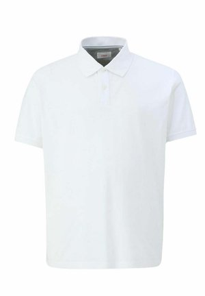 Polo shirt blanc avec un col, des manches courtes, une patte de boutonnage à trois boutons et un tissu légèrement texturé.
