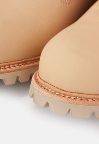 Timberland 6 IN LACE BOOT UNISEX - Stivaletti stringati - light beige full grain