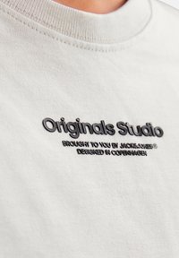 Jack & Jones VESTERBRO MIT 3-D-PRINT - Ilgarankovis viršutinės dalies drabužis - beige