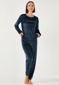 Unselected, dark blue