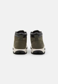 Timberland WINSOR PARK CHUKKA ciemnozielony