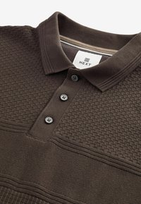 Next TEXTURED BLOCK - Polotričko - brown