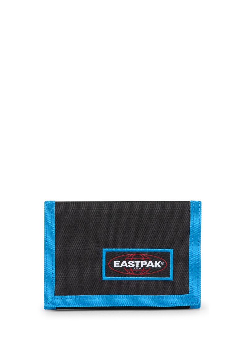 Portafoglio in tessuto nero con rifiniture blu e patch con logo Eastpak. Forma rettangolare, caratterizzato da un design semplice e una superficie liscia.