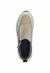 Scarpa slip-on beige e grigia con interno imbottito, esterno in pelle liscia e zip laterale per un facile accesso. Dotata di punta rotonda.