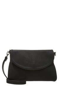 Borsa a tracolla nera in pelle con finitura testurizzata, patta pieghevole e tracolla regolabile, caratterizzata da un discreto marchio impresso sulla parte anteriore.