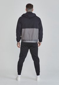 SIKSILK Větrovka - black