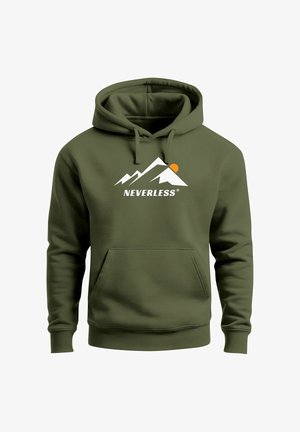 Olivgrüner Hoodie mit einer vorderen Kängurutasche und einer Kapuze mit Kordelzug. Das Design zeigt eine weiße Berggrafik und eine orange Sonne.