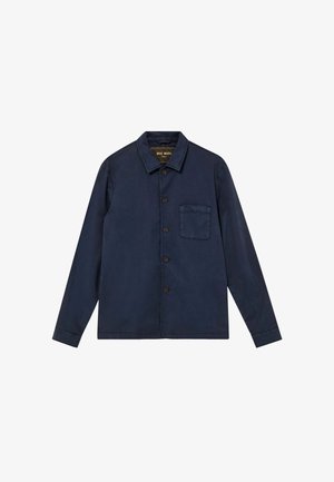 Férfi sötétkék hosszú ujjú ing, gallérral, mellzsebbel és öt látható gombbal az elején.