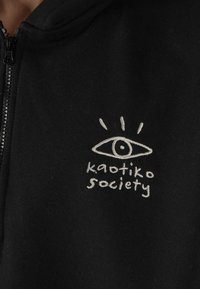 Kaotiko SUD CAP URBAN EYE - Felpa - black