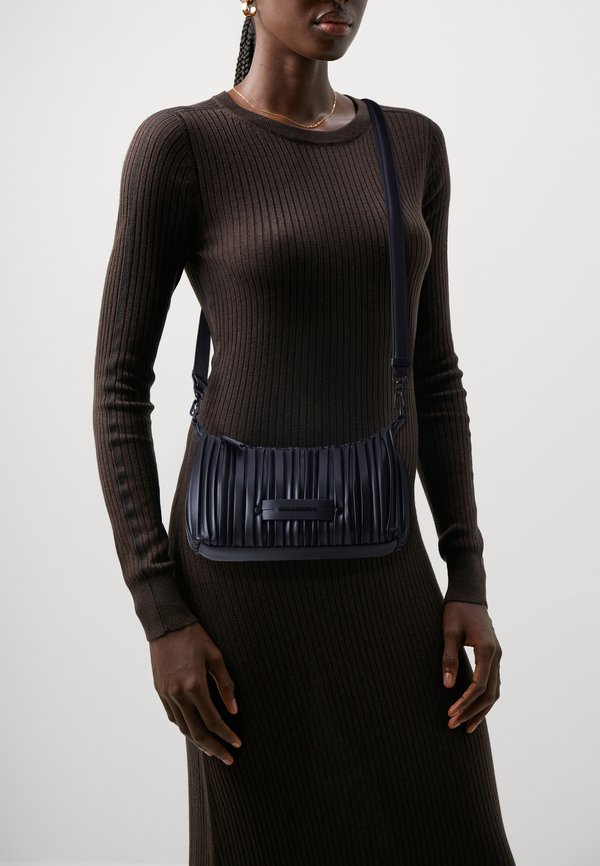 SMALL KUSHION - Handbag