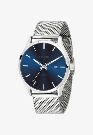 Zilveren metalen horloge met een meshband, blauwe verloopwijzerplaat, zilveren uurmarkeringen, datumvenster en tekst '50 meter waterbestendig'.