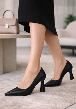 Derimod, Escarpins à talons hauts - black