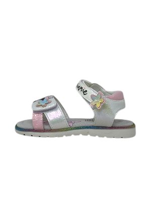 Sandali bianchi con materiale lucido e iridescente, decorazioni floreali e cinturini regolabili. La suola presenta un design colorato a gradiente.
