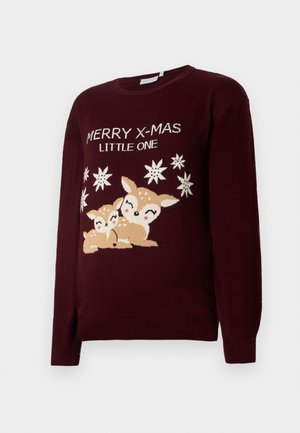 Bordeaux sweater met een gebreid ontwerp van twee reeën, omringd door sneeuwvlokken, met de tekst "VROLIJK KERSTFEEST KLEINE" erboven.