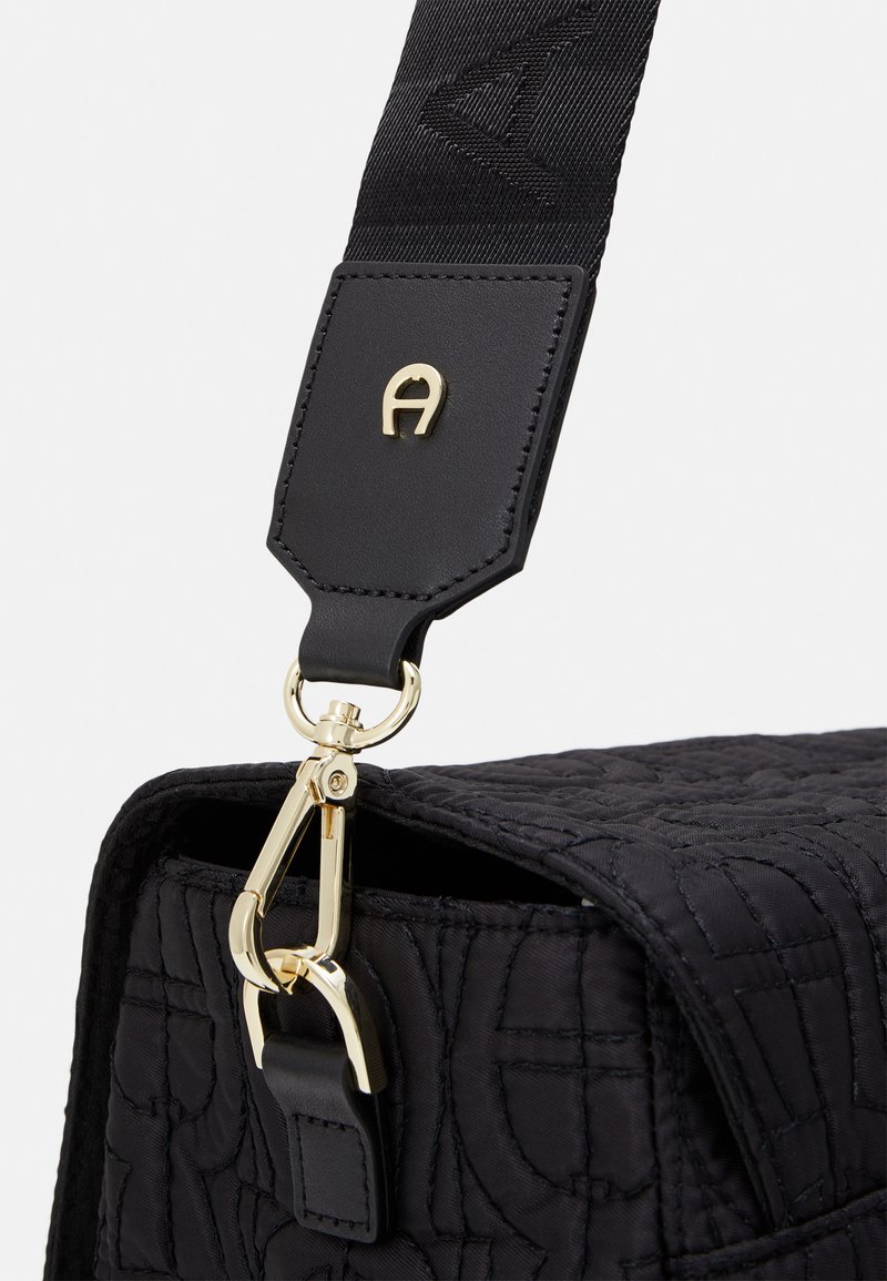 Damen Handtaschen | AIGNER ELLA Wickeltasche black/schwarz - VM16174 Damen Handtaschen | AIGNER ELLA Wickeltasche black/schwarz - VM16174