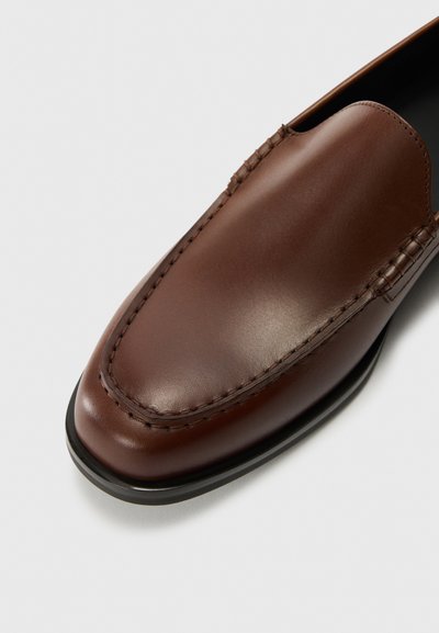 Stuart Weitzman BURT - Chaussons - auburn