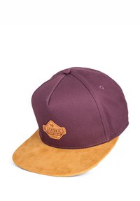 Cappello viola con visiera in suede beige. Presenta un'etichetta cucita con il testo "BLACKSKIES". Design strutturato a sei pannelli con fori di ventilazione.