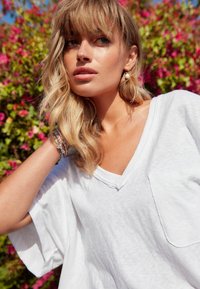 Next V-NECK LOOSE FIT - Tricou basic - white