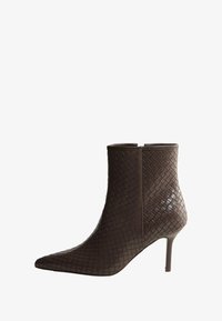 Selectat, chocolate brown