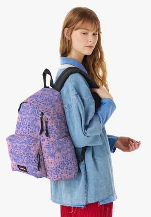 Eastpak, SAC À DOS EASTPAK DAY PAK'R SPARK BLACK UNISEX - Sac à dos - furrious rose