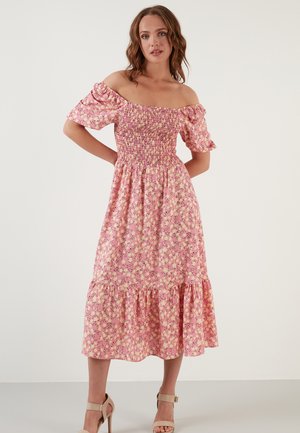 REGULAR FIT - Day dress - rose
